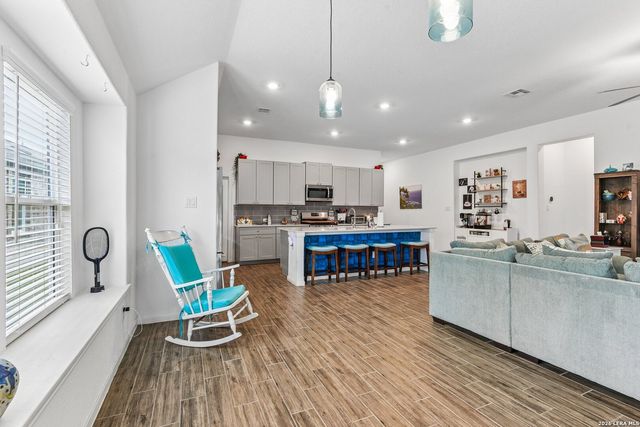 8942 Rancher Pl, Seguin, TX 78155