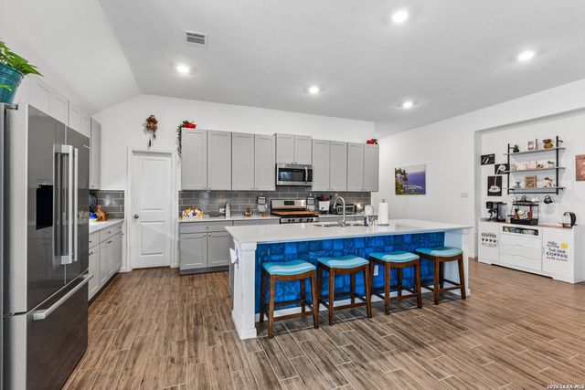 8942 Rancher Pl, Seguin, TX 78155