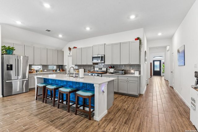 8942 Rancher Pl, Seguin, TX 78155