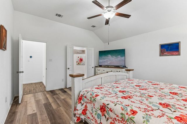 8942 Rancher Pl, Seguin, TX 78155