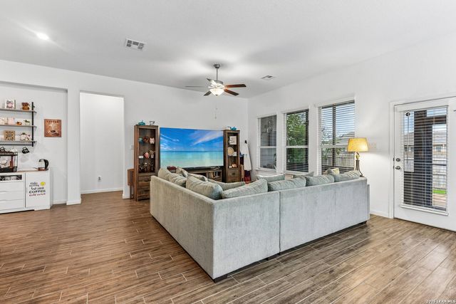 8942 Rancher Pl, Seguin, TX 78155