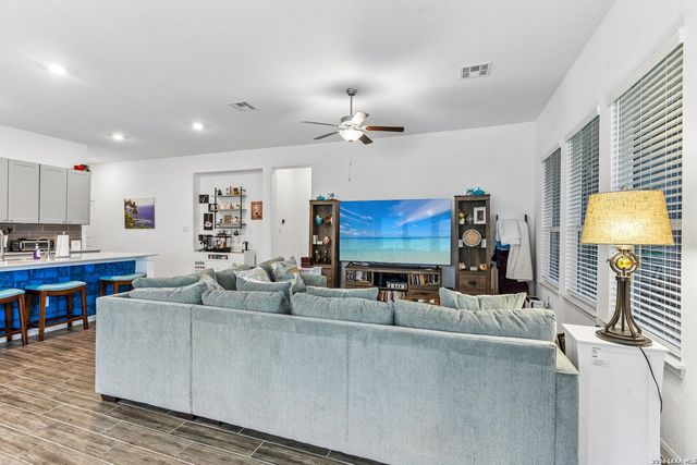8942 Rancher Pl, Seguin, TX 78155