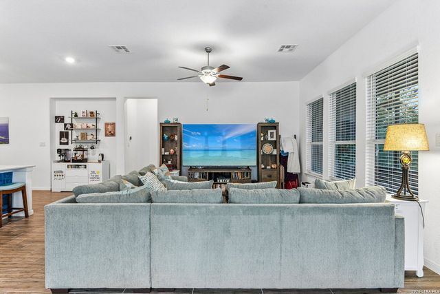 8942 Rancher Pl, Seguin, TX 78155
