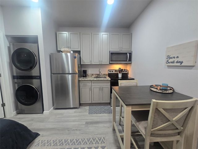 805 Avenue K D, Galveston, TX 77550
