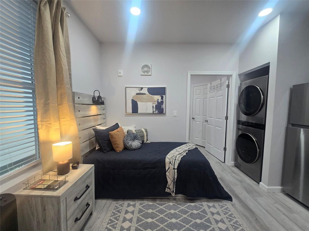 805 Avenue K D, Galveston, TX 77550