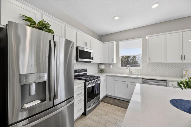 6204 MOORING LINE CIRCLE, Apollo Beach, FL 33572