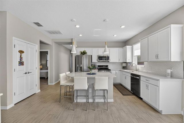 6204 MOORING LINE CIRCLE, Apollo Beach, FL 33572