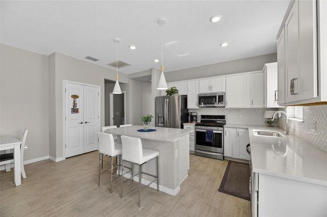 6204 MOORING LINE CIRCLE, Apollo Beach, FL 33572