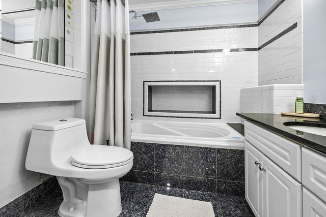 145 E Raleigh Court, Bloomingdale, IL 60108