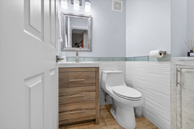 145 E Raleigh Court, Bloomingdale, IL 60108