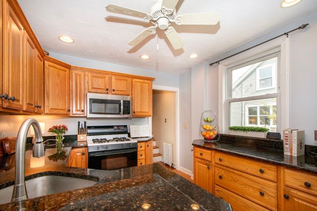 12 L Street, Hull, MA 02045