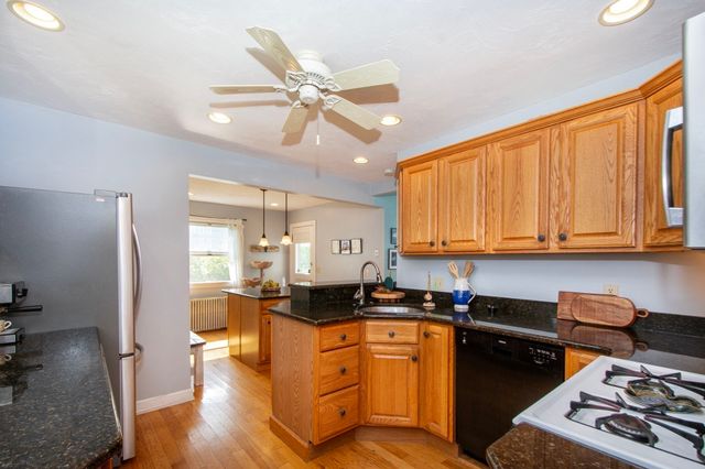 12 L Street, Hull, MA 02045