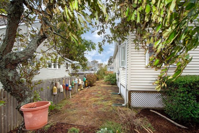 12 L Street, Hull, MA 02045