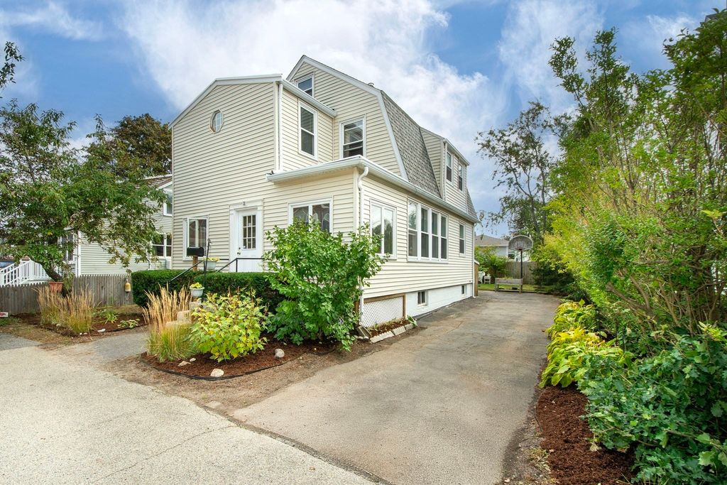 12 L Street, Hull, MA 02045