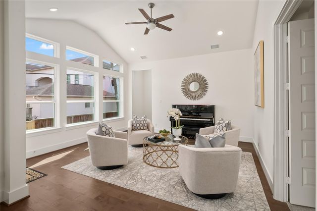 2215 Macarthur Street, Houston, TX 77030
