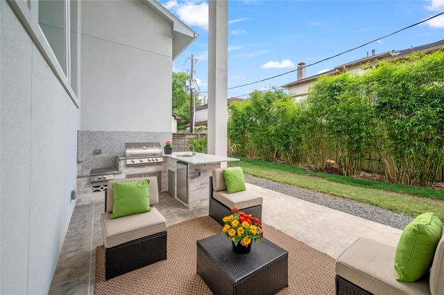 2215 Macarthur Street, Houston, TX 77030