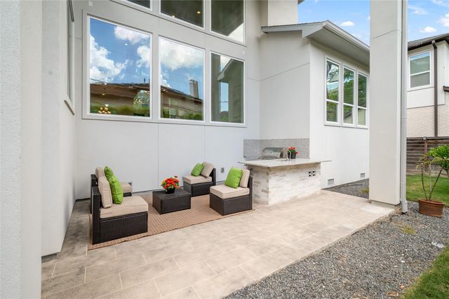2215 Macarthur Street, Houston, TX 77030