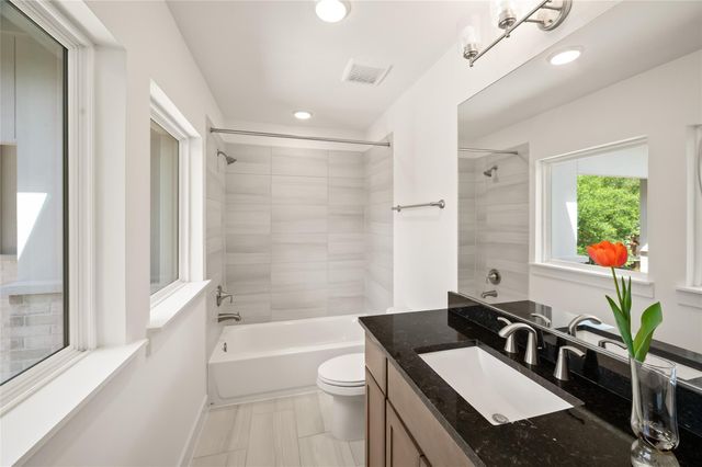 2215 Macarthur Street, Houston, TX 77030