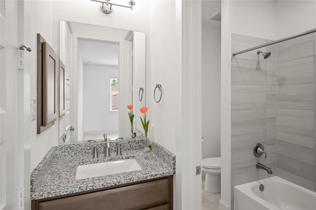 2215 Macarthur Street, Houston, TX 77030