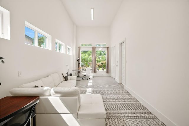 2215 Macarthur Street, Houston, TX 77030