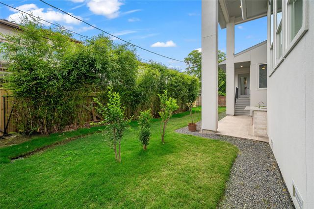 2215 Macarthur Street, Houston, TX 77030