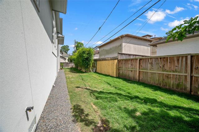 2215 Macarthur Street, Houston, TX 77030