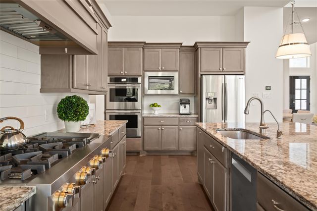 2215 Macarthur Street, Houston, TX 77030
