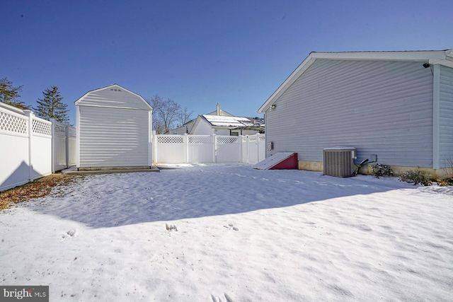 12 JUNIPER AVE, Somerdale, NJ 08083