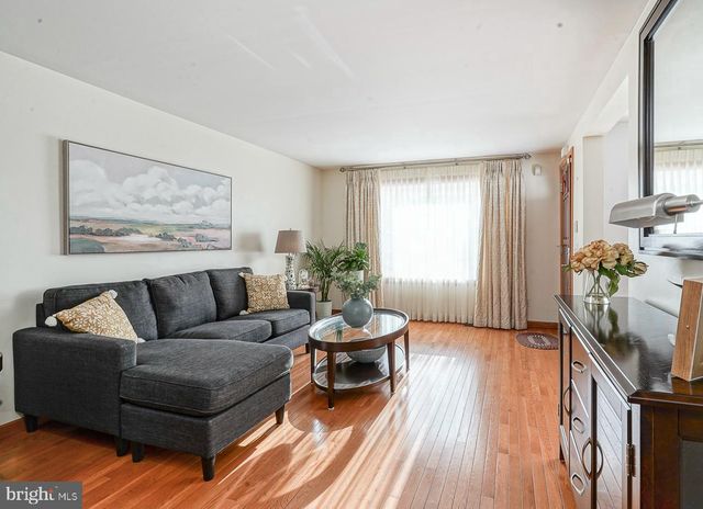 12 JUNIPER AVE, Somerdale, NJ 08083