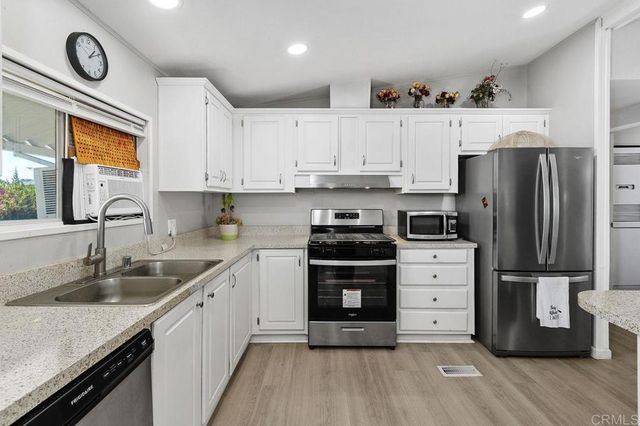 530 Devonshire Avenue 84, Hemet, CA 92543