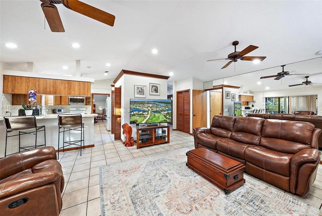 934 Penn Trail, Jupiter, FL 33458