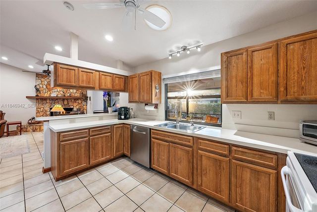 934 Penn Trail, Jupiter, FL 33458