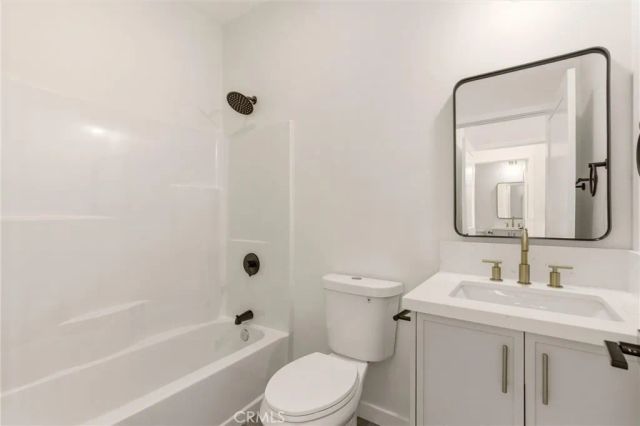 2155 Euclid Avenue B, Long Beach, CA 90815