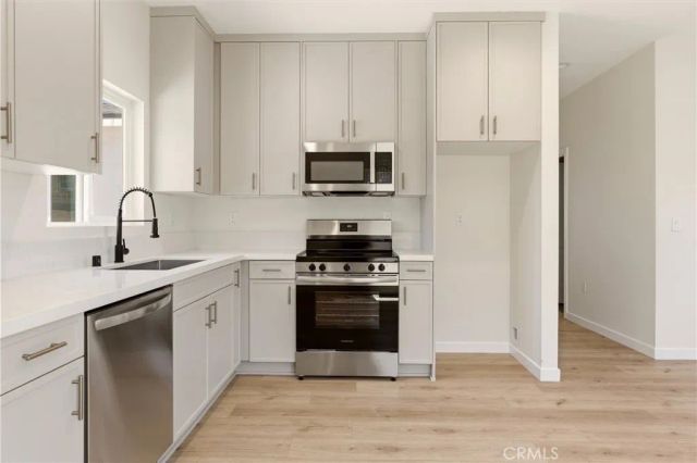 2155 Euclid Avenue B, Long Beach, CA 90815