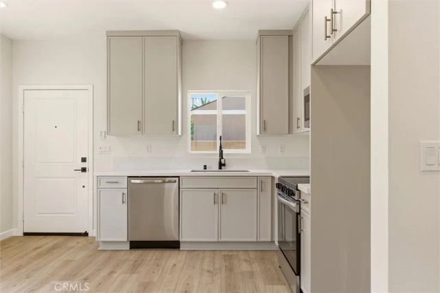 2155 Euclid Avenue B, Long Beach, CA 90815