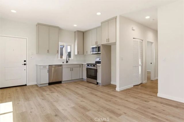 2155 Euclid Avenue B, Long Beach, CA 90815