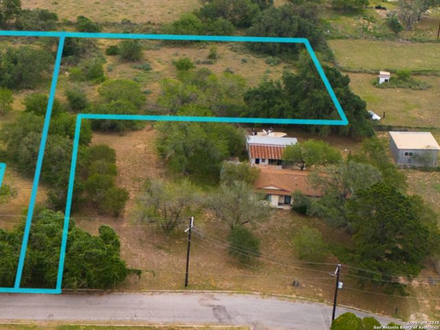 1510 W Sandy Ln, Pleasanton, TX 78064