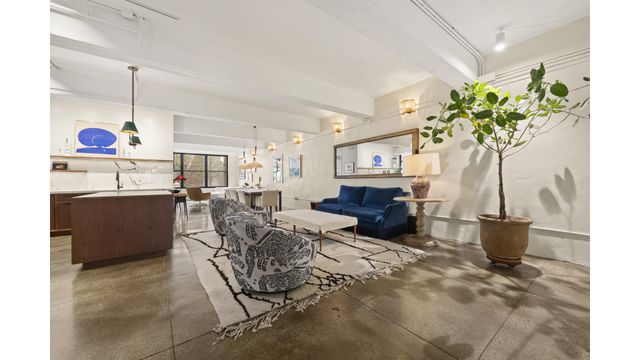 83 Murray St Apt 4, New York City, NY 10007