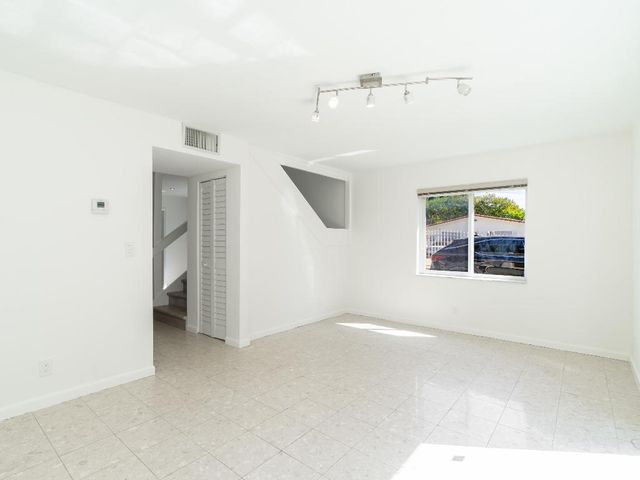 1323 NE 5th Avenue, Fort Lauderdale, FL 33304