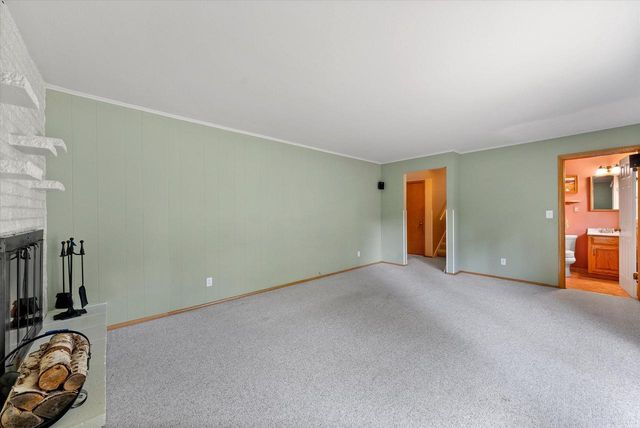 11884 N Oriole LANE, Mequon, WI 53092