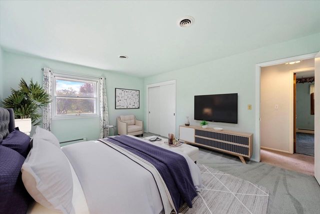 11884 N Oriole LANE, Mequon, WI 53092