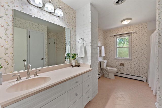 11884 N Oriole LANE, Mequon, WI 53092