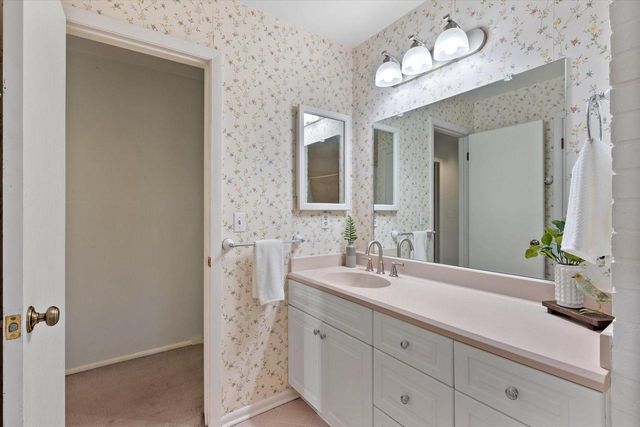 11884 N Oriole LANE, Mequon, WI 53092