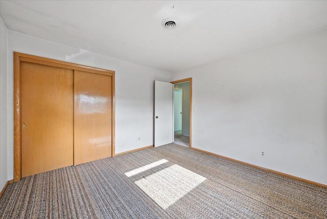 11884 N Oriole LANE, Mequon, WI 53092