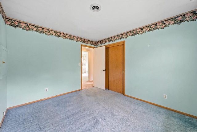 11884 N Oriole LANE, Mequon, WI 53092