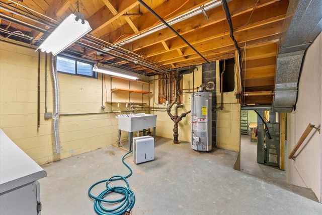 11884 N Oriole LANE, Mequon, WI 53092