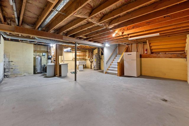 11884 N Oriole LANE, Mequon, WI 53092