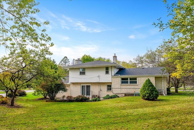 11884 N Oriole LANE, Mequon, WI 53092