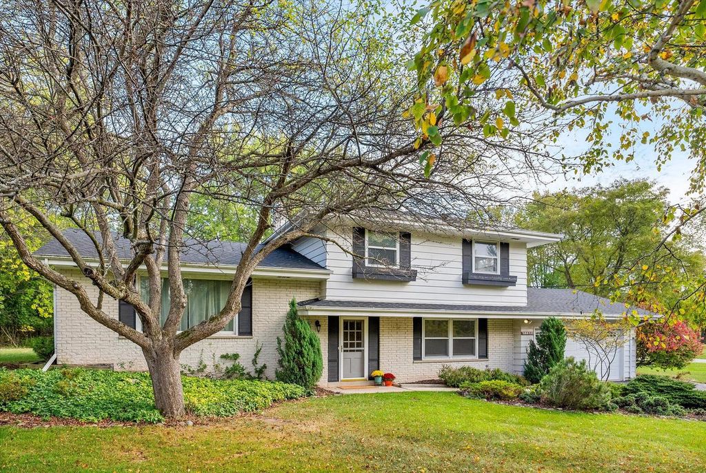 11884 N Oriole LANE, Mequon, WI 53092