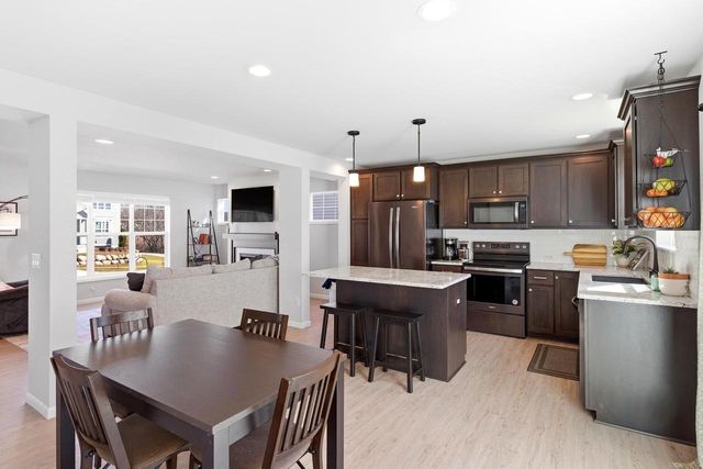 712 Sugar Maple Lane, Verona, WI 53593